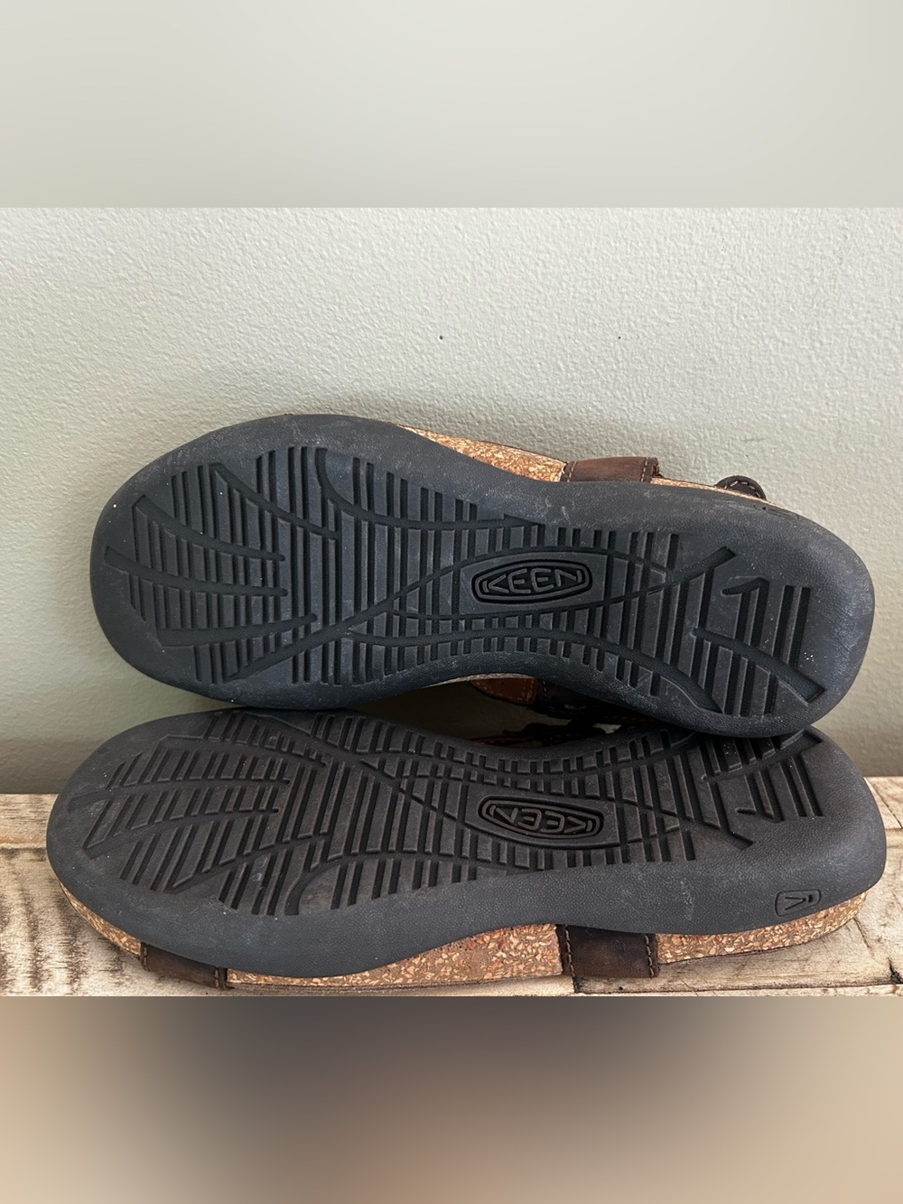 Keen Kaci Ana T-Strap sandals, leather. Size 7.5 - Picture 4 of 4
